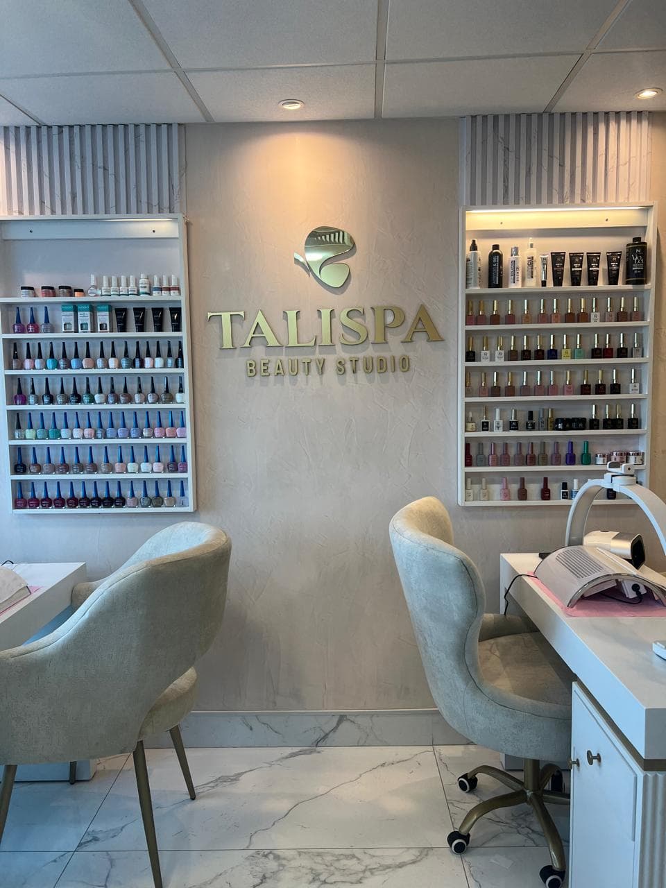 Detalle de manicura en Talispa Beauty Studio